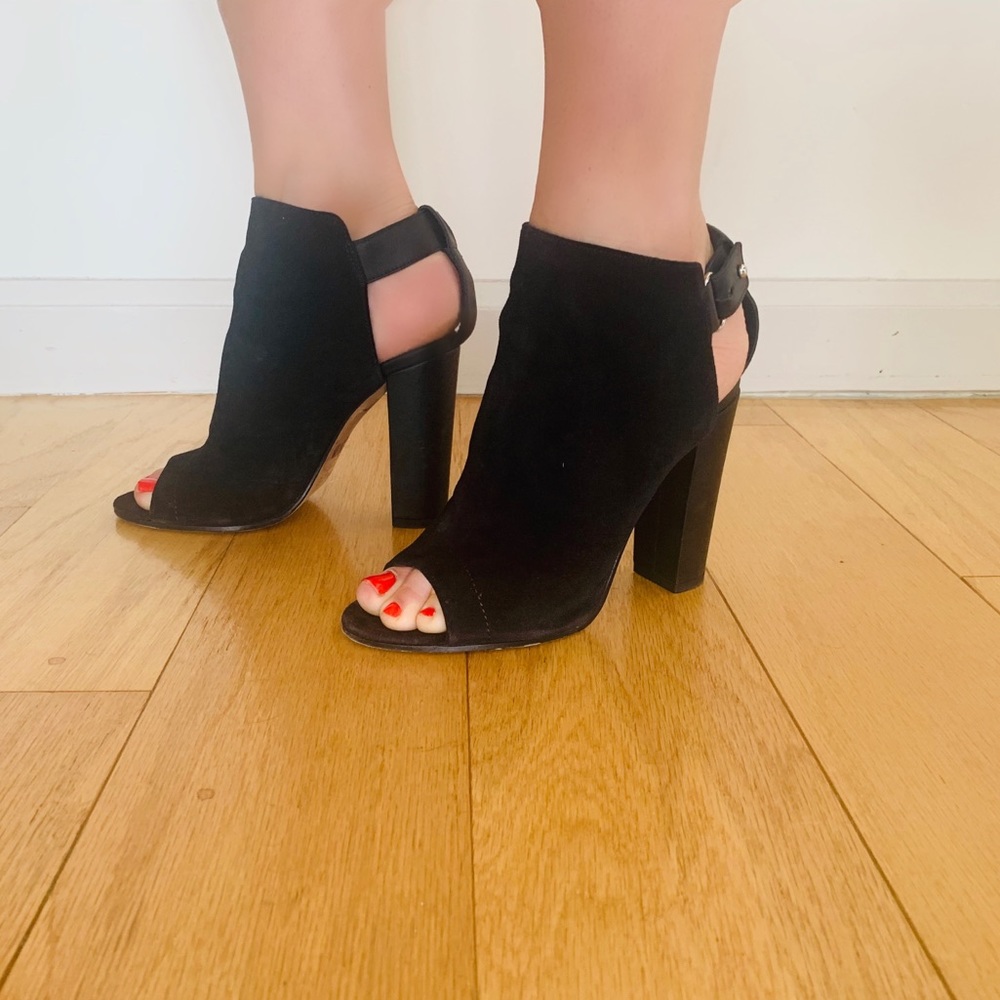 Vince black suede sandals. Size 37